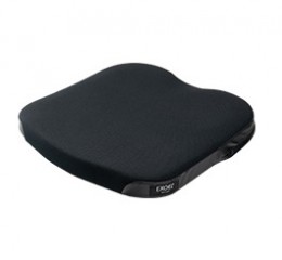 調整いらずのシンプル設計 難しい調整は一切必要ありません。アウルケア４０F（加地）:　車いすにセットするだけでご利用いただけます。